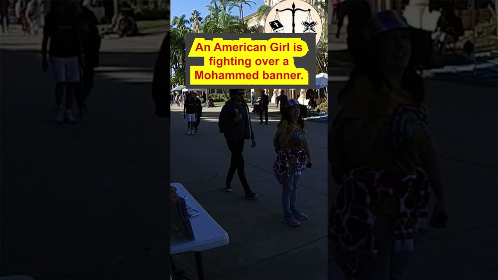 An American Girl is fighting over a Mohammed banner/BALBOA PARK #shorts